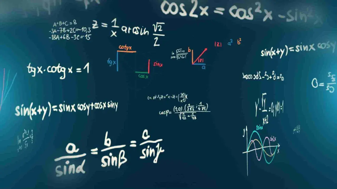 Formule matematiche su lavagna blu. Per capire come si calcola la media dei voti, servono concetti come questi.