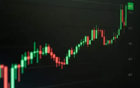 Grafico a candele con trend rialzista, che ricorda la stabilità del gold exchange standard.