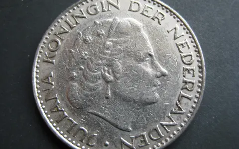 Moneta olandese prima dell'euro con il profilo della Regina Giuliana. Un pezzo di storia dei Paesi Bassi.
