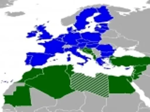 Mappa che illustra l'unione per il Mediterraneo, con paesi europei in blu e nordafricani/mediorientali in verde.
