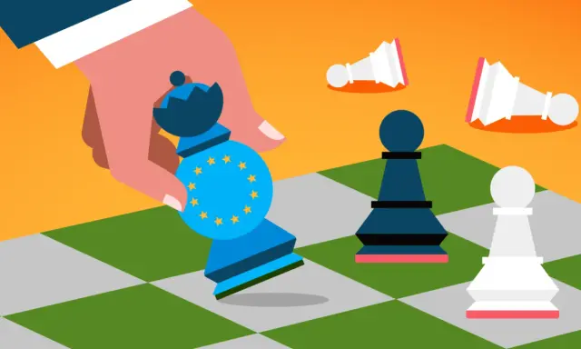 Una mano tiene un pedone degli scacchi con il simbolo dell'UE, mentre altri pedoni cadono. Rappresenta il concetto di autarchia significato.