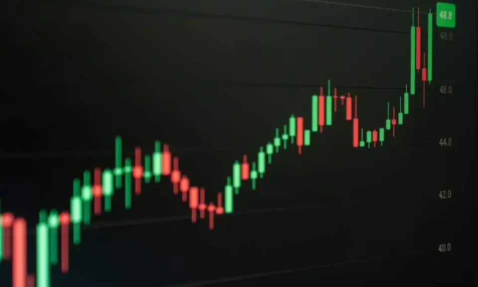 Grafico a candele con trend rialzista, che ricorda la stabilità del gold exchange standard.