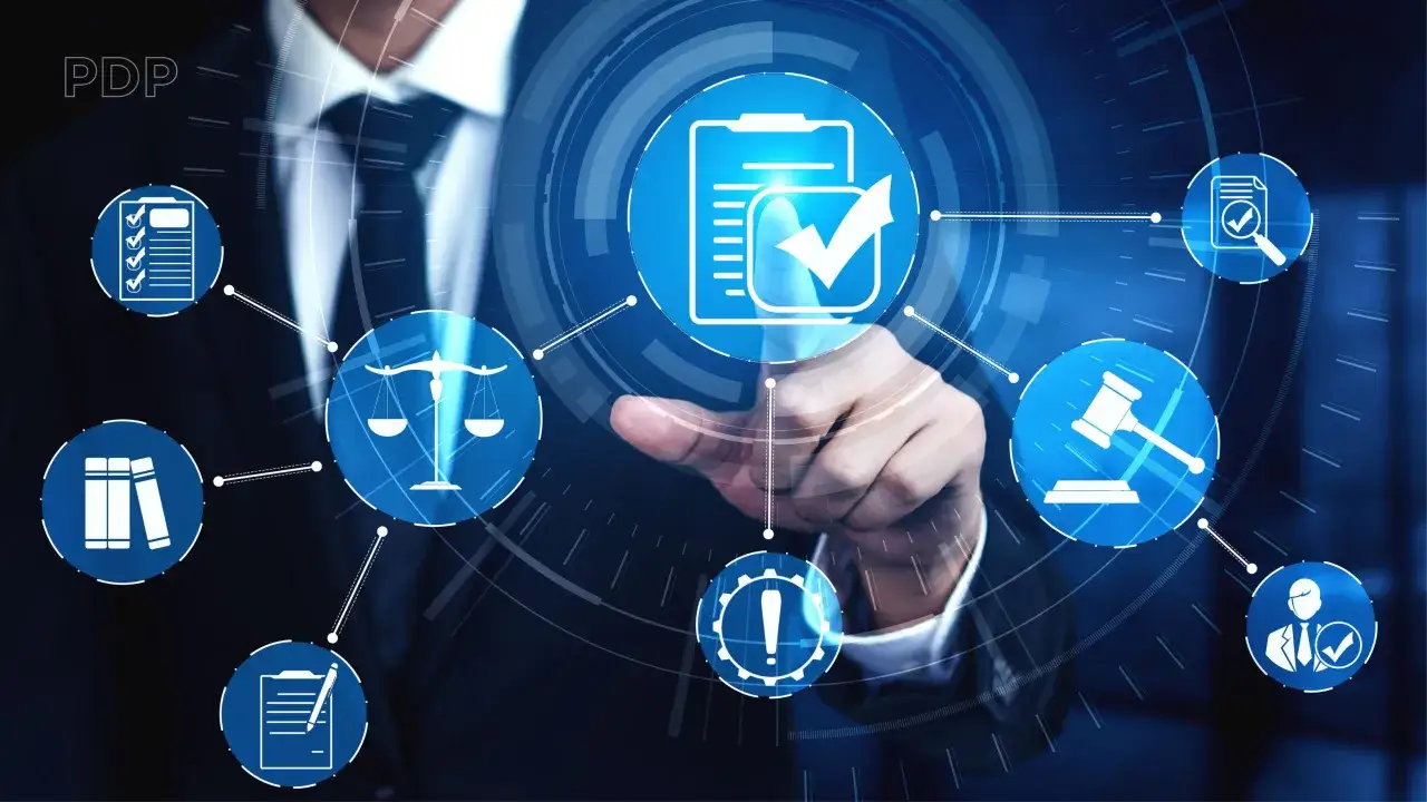 Uomo in giacca e cravatta interagisce con un'interfaccia digitale che illustra concetti legali e di conformit&agrave;, suggerendo la lotta contro l'insider trading.