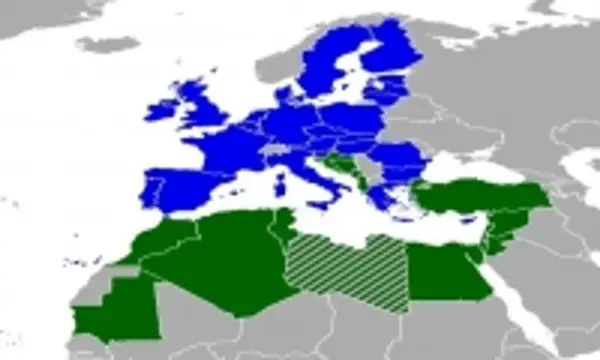 Mappa che illustra l'unione per il Mediterraneo, con paesi europei in blu e nordafricani/mediorientali in verde.